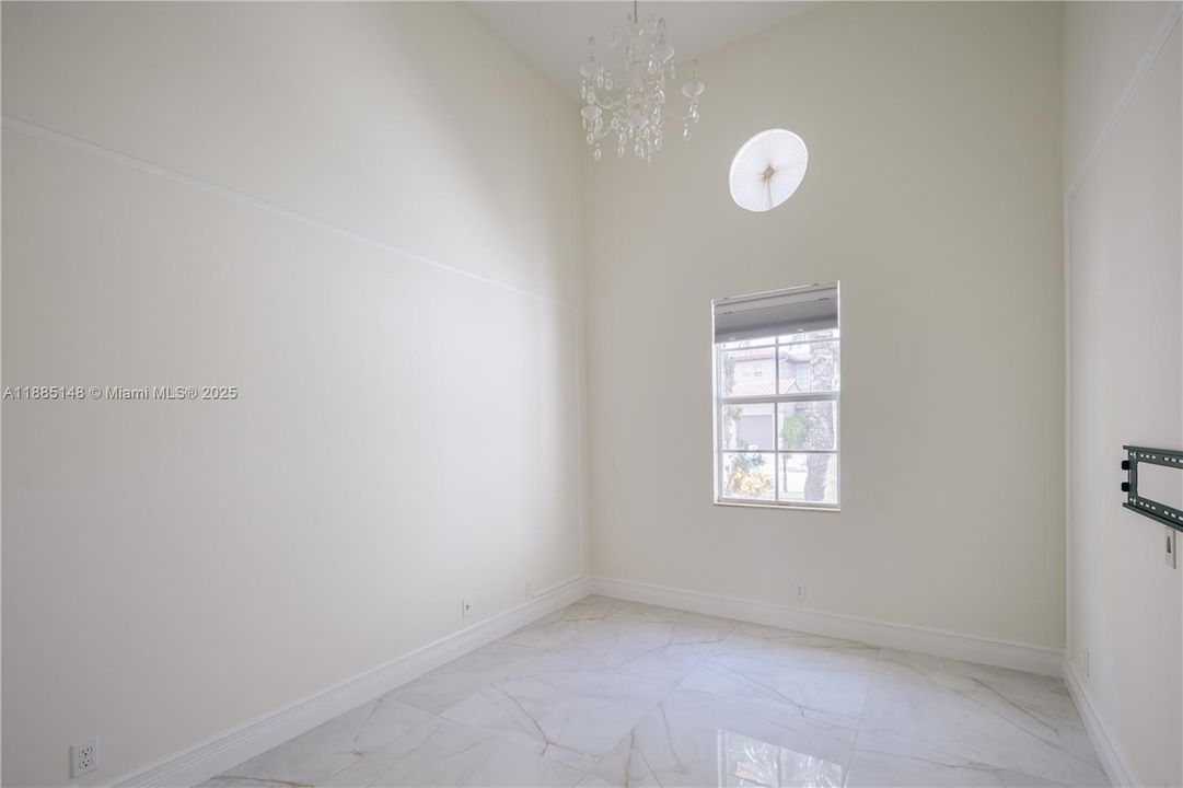 Recently Rented: $5,995 (4 beds, 3 baths, 3075 Square Feet)