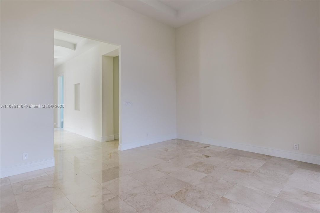 Recently Rented: $5,995 (4 beds, 3 baths, 3075 Square Feet)