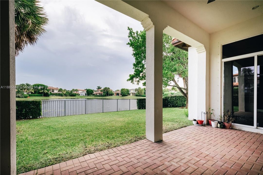 Recently Rented: $5,995 (4 beds, 3 baths, 3075 Square Feet)