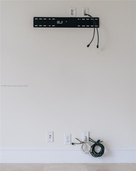 Recently Rented: $5,995 (4 beds, 3 baths, 3075 Square Feet)