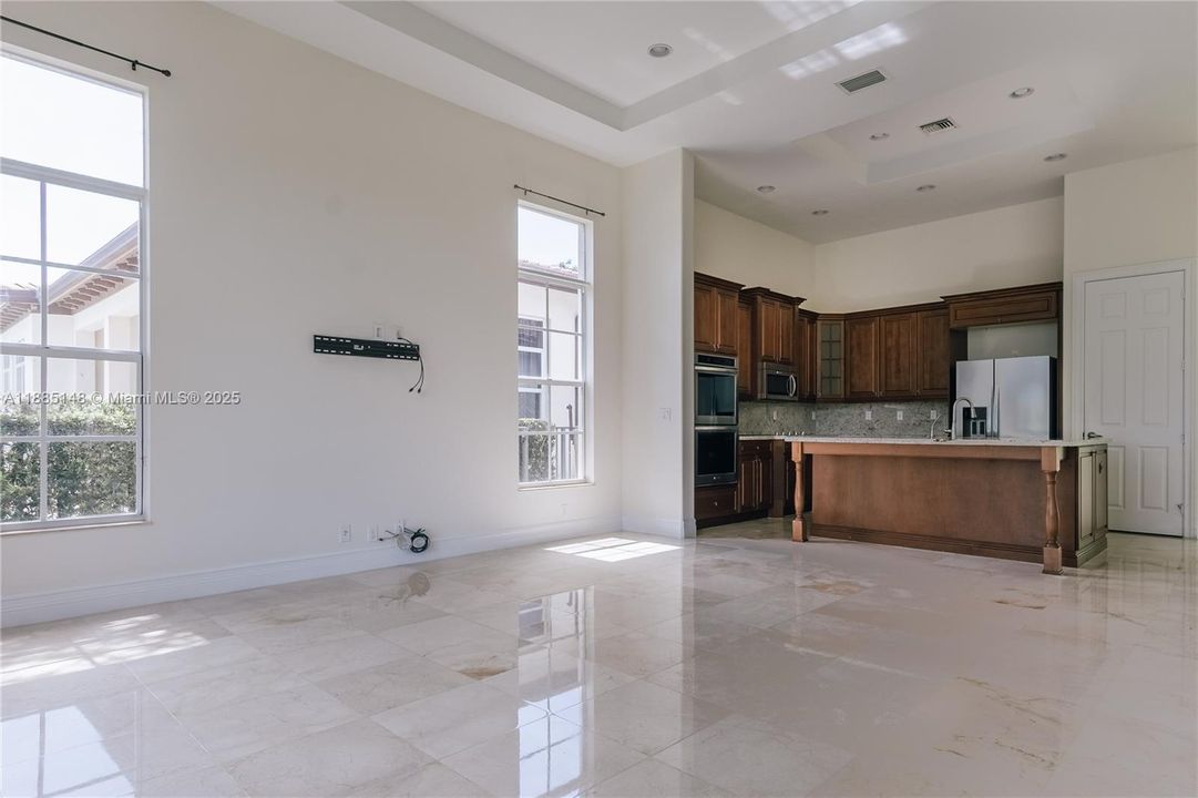 Recently Rented: $5,995 (4 beds, 3 baths, 3075 Square Feet)