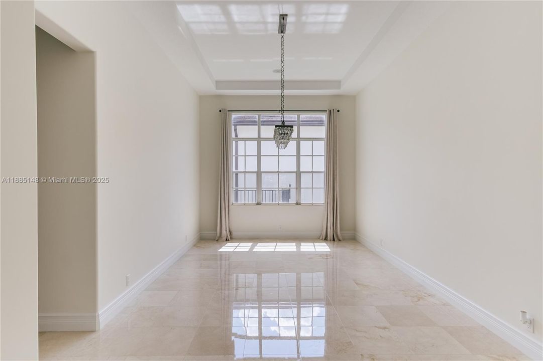 Recently Rented: $5,995 (4 beds, 3 baths, 3075 Square Feet)