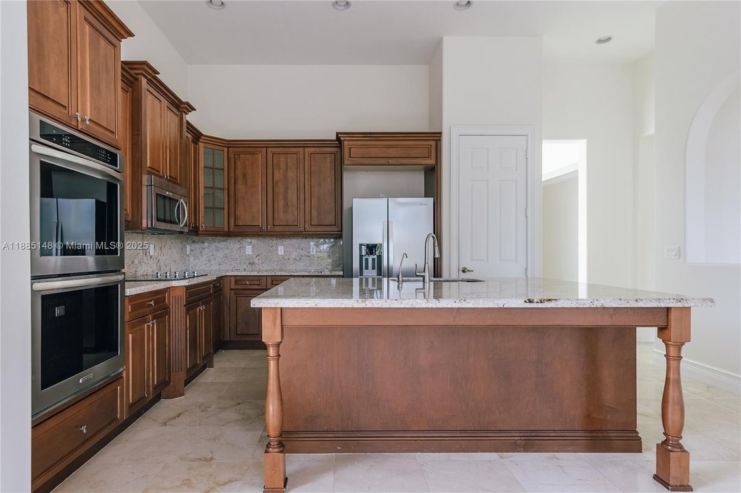 Recently Rented: $5,995 (4 beds, 3 baths, 3075 Square Feet)