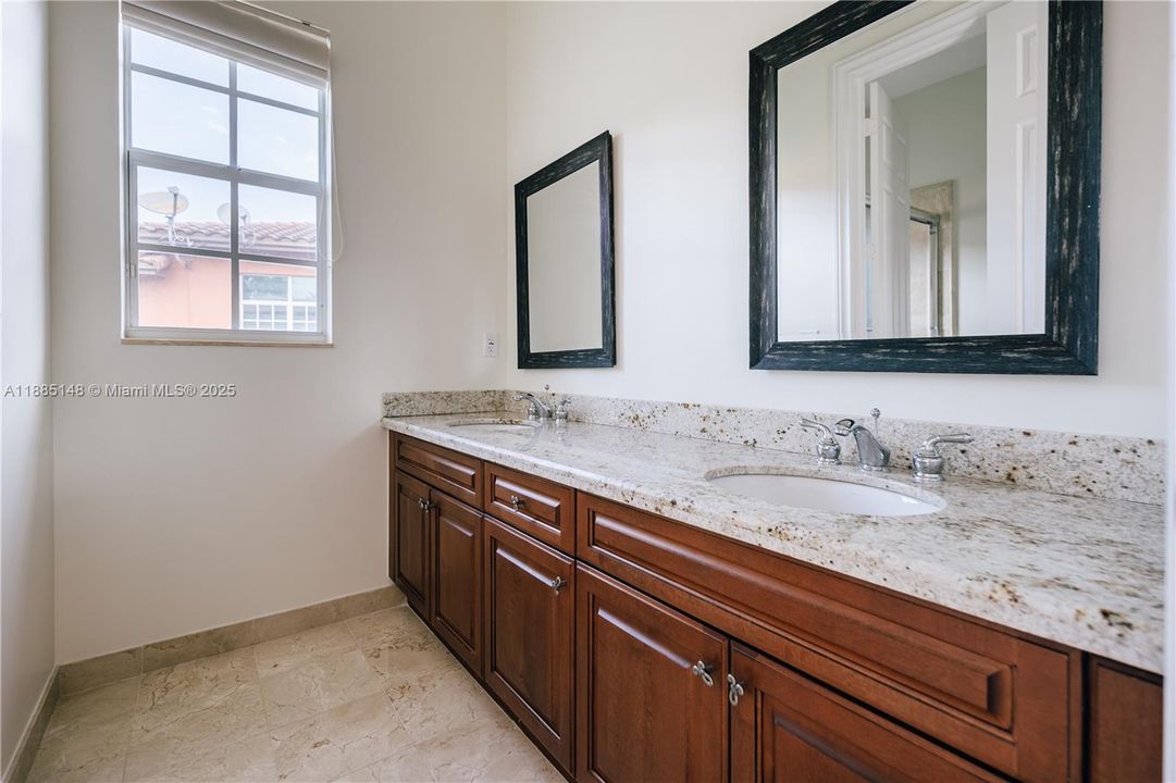 Recently Rented: $5,995 (4 beds, 3 baths, 3075 Square Feet)