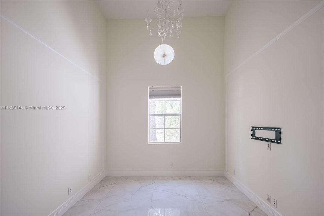 Recently Rented: $5,995 (4 beds, 3 baths, 3075 Square Feet)