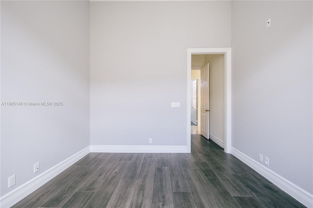 Recently Rented: $5,995 (4 beds, 3 baths, 3075 Square Feet)