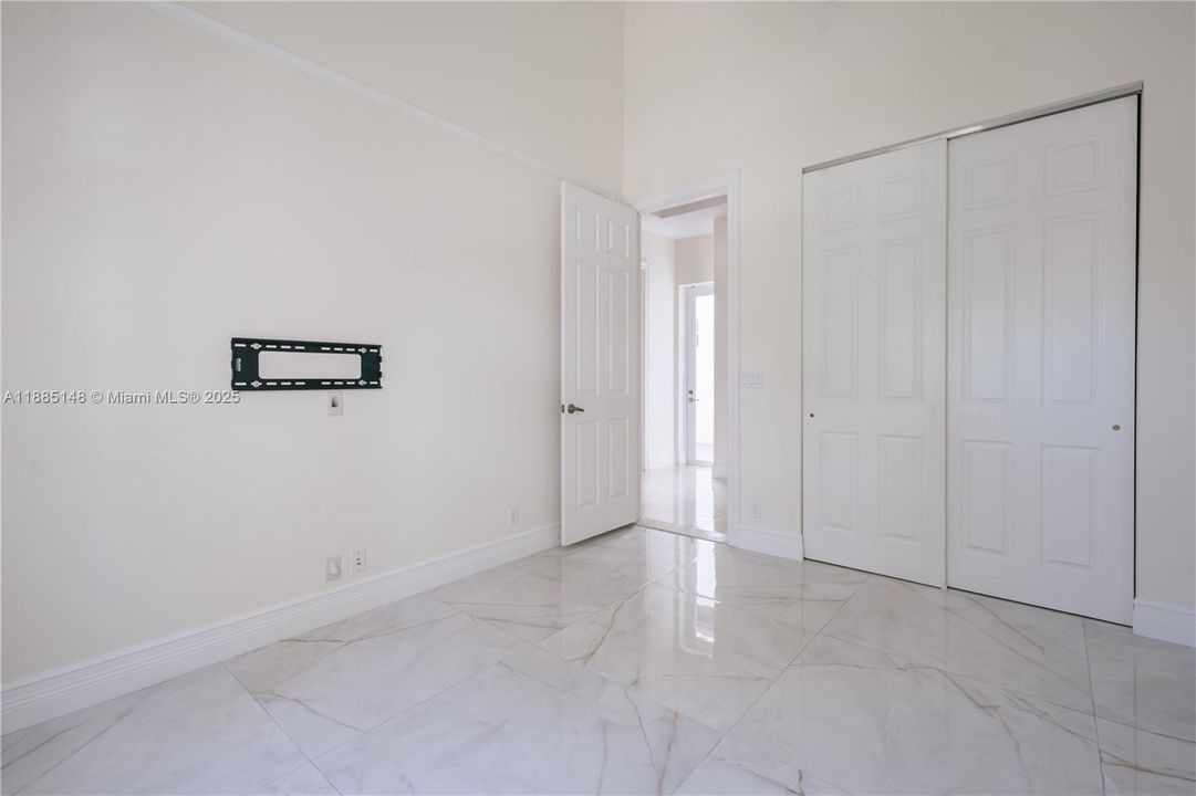 Recently Rented: $5,995 (4 beds, 3 baths, 3075 Square Feet)