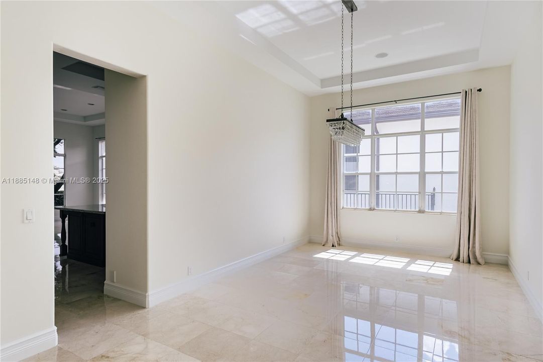 Recently Rented: $5,995 (4 beds, 3 baths, 3075 Square Feet)