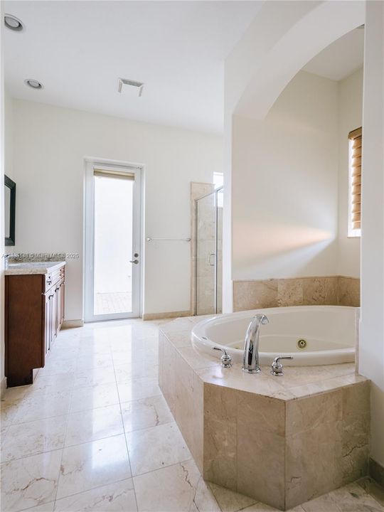 Recently Rented: $5,995 (4 beds, 3 baths, 3075 Square Feet)