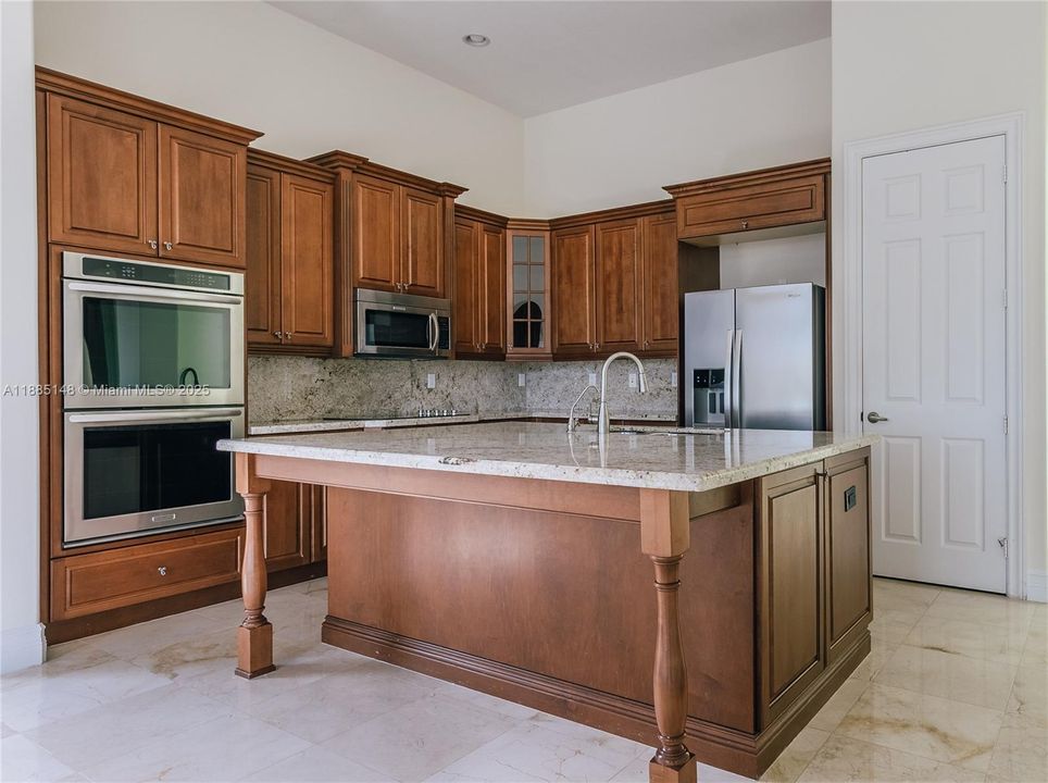 Recently Rented: $5,995 (4 beds, 3 baths, 3075 Square Feet)