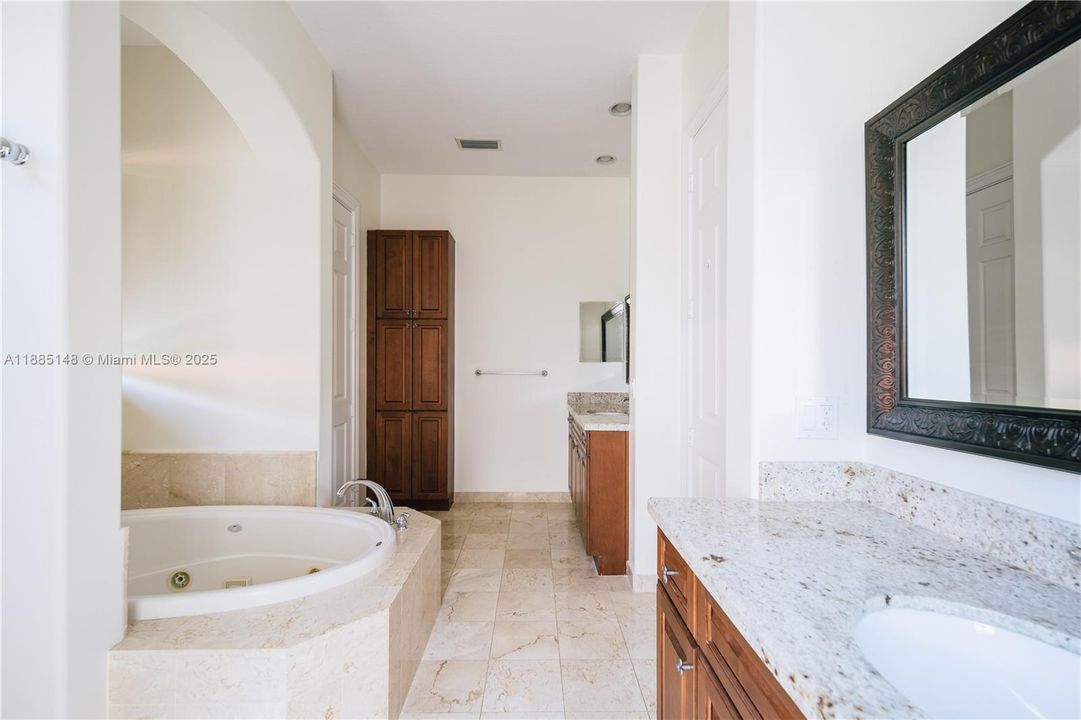 Recently Rented: $5,995 (4 beds, 3 baths, 3075 Square Feet)