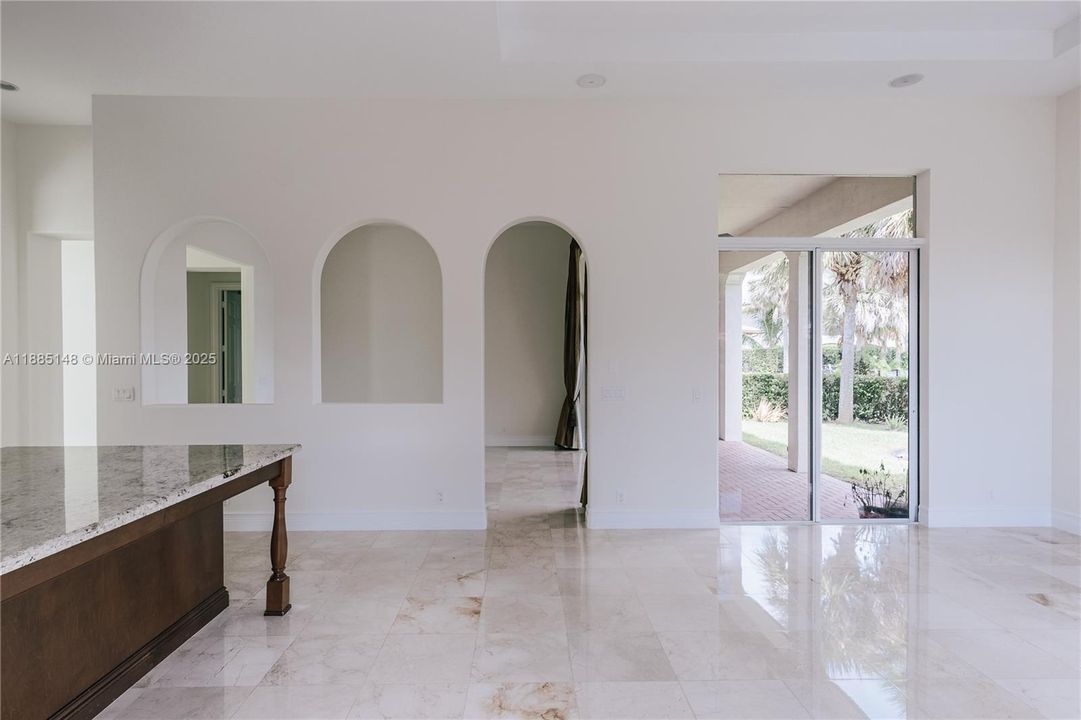 Recently Rented: $5,995 (4 beds, 3 baths, 3075 Square Feet)