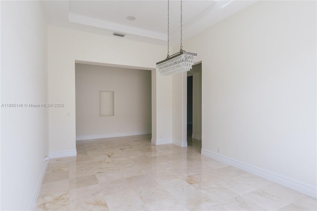 Recently Rented: $5,995 (4 beds, 3 baths, 3075 Square Feet)