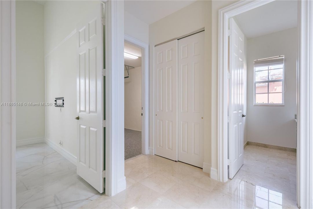 Recently Rented: $5,995 (4 beds, 3 baths, 3075 Square Feet)