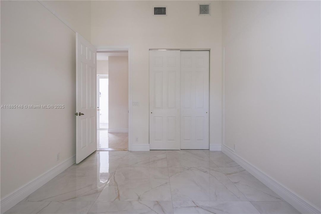 Recently Rented: $5,995 (4 beds, 3 baths, 3075 Square Feet)