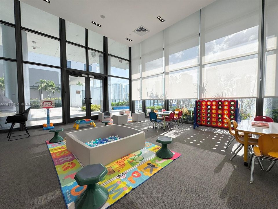 Недавно продано: $445,000 (1 спален, 1 ванн, 752 Квадратных фут)