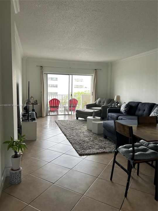 Recientemente alquilado: $2,000 (1 camas, 1 baños, 827 Pies cuadrados)