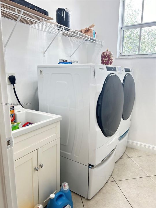 Recientemente alquilado: $3,150 (3 camas, 2 baños, 1704 Pies cuadrados)