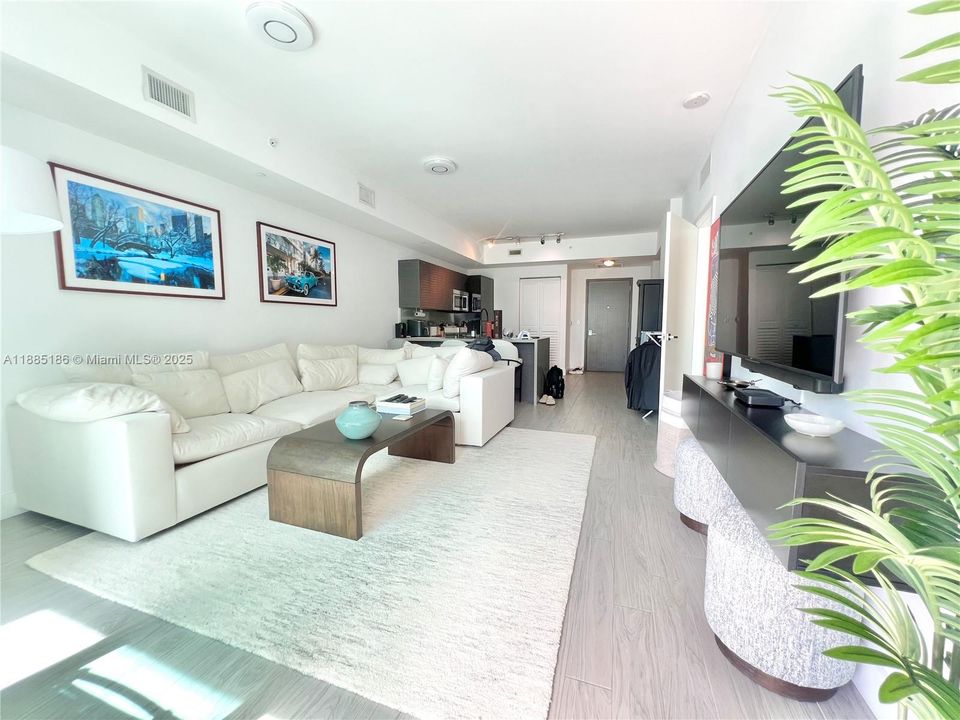 待售: $629,000 (1 贝兹, 1 浴室, 906 平方英尺)