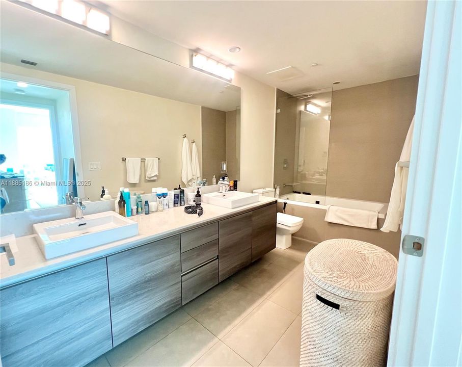 待售: $629,000 (1 贝兹, 1 浴室, 906 平方英尺)