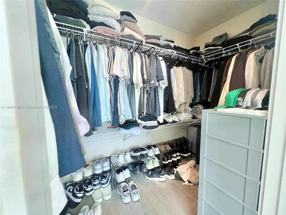 待售: $629,000 (1 贝兹, 1 浴室, 906 平方英尺)