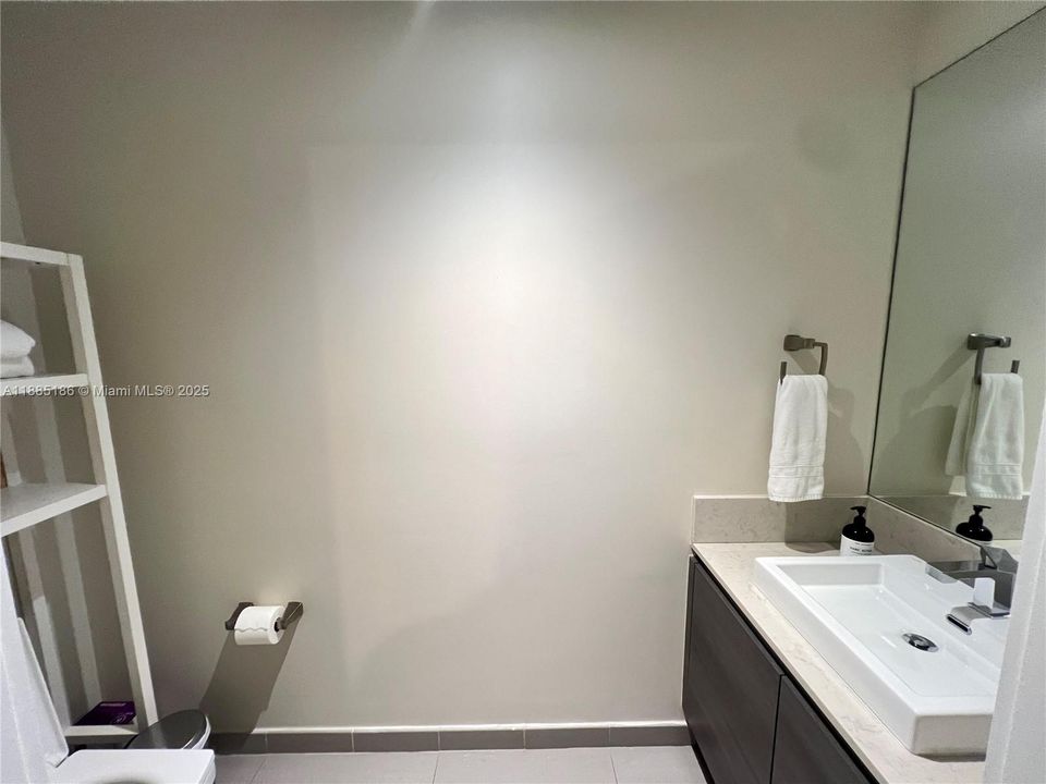 待售: $629,000 (1 贝兹, 1 浴室, 906 平方英尺)