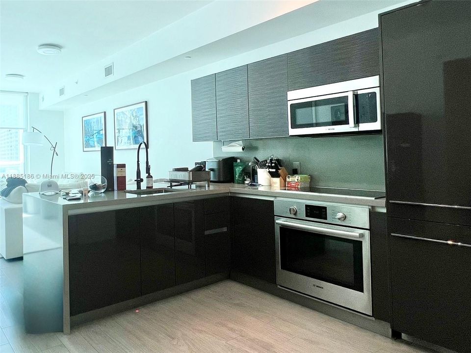 待售: $629,000 (1 贝兹, 1 浴室, 906 平方英尺)