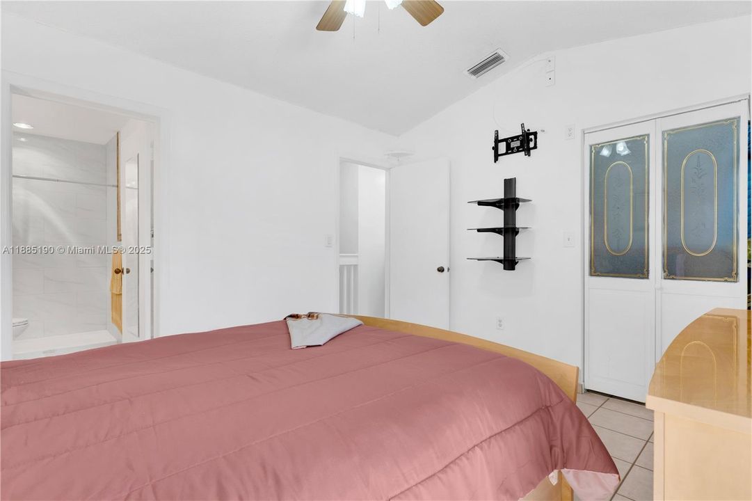 Vendido Recientemente: $440,000 (3 camas, 2 baños, 1320 Pies cuadrados)