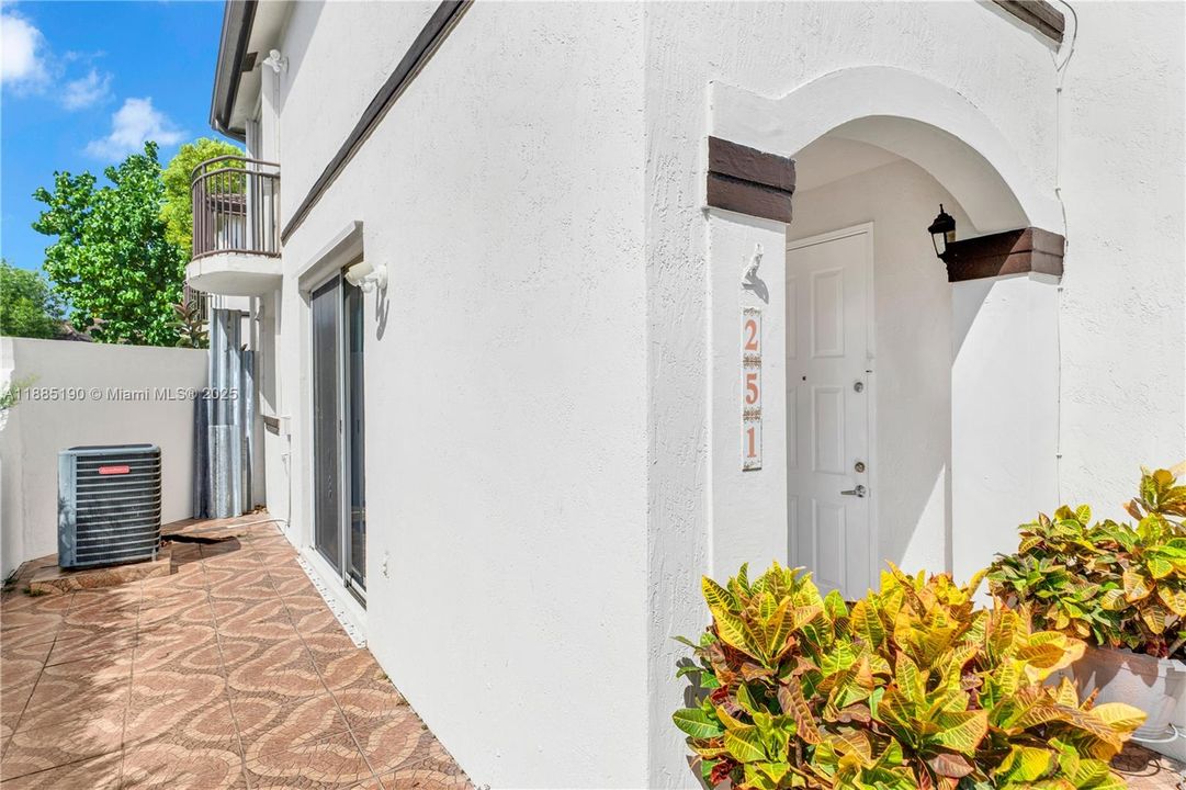 Vendido Recientemente: $440,000 (3 camas, 2 baños, 1320 Pies cuadrados)