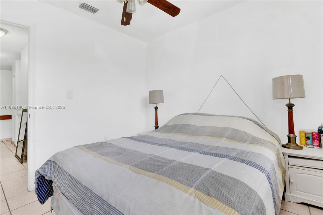 Vendido Recientemente: $440,000 (3 camas, 2 baños, 1320 Pies cuadrados)