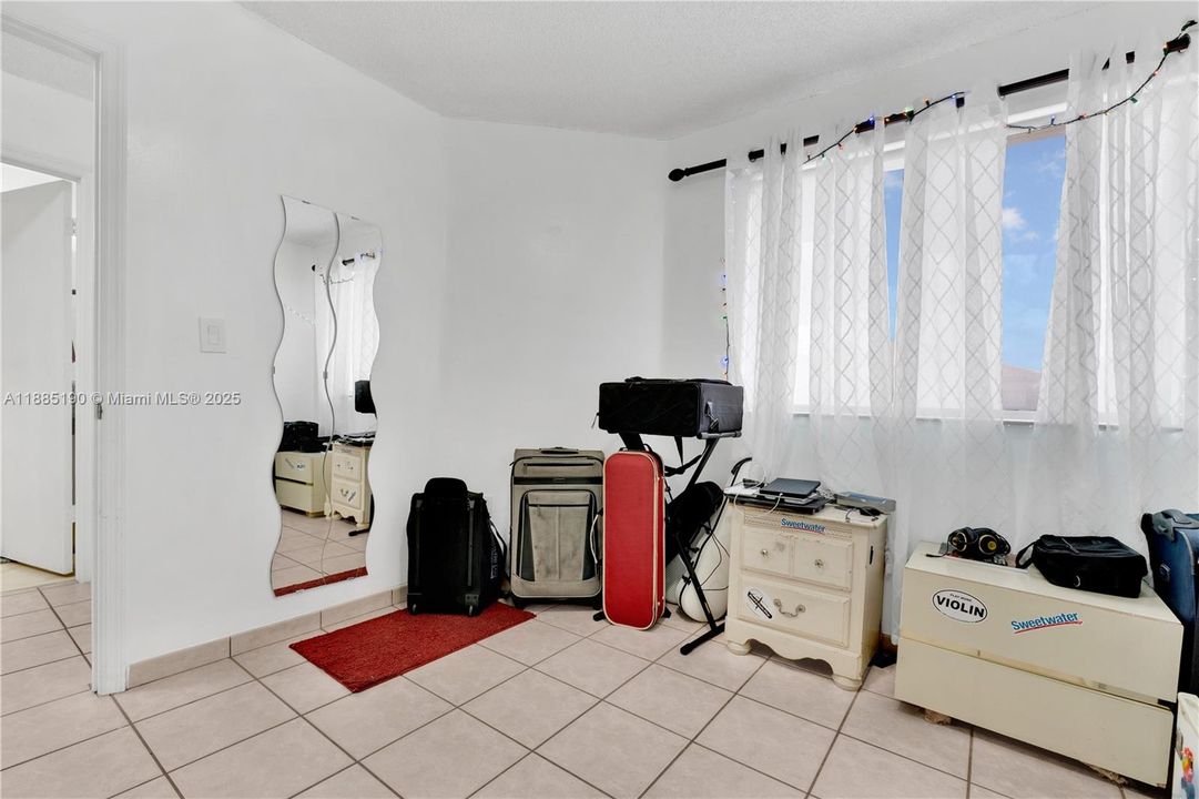 Vendido Recientemente: $440,000 (3 camas, 2 baños, 1320 Pies cuadrados)