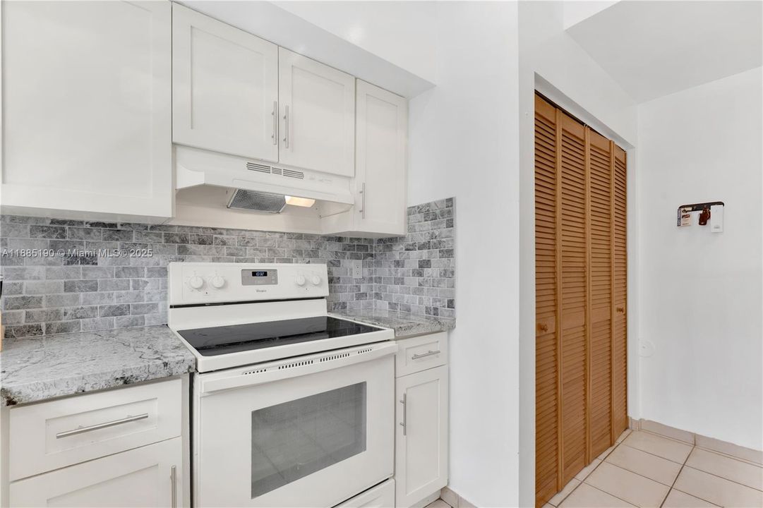 Vendido Recientemente: $440,000 (3 camas, 2 baños, 1320 Pies cuadrados)