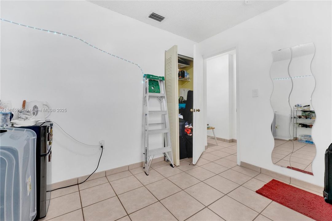 Vendido Recientemente: $440,000 (3 camas, 2 baños, 1320 Pies cuadrados)