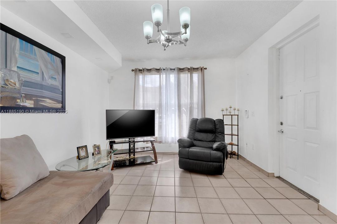 Vendido Recientemente: $440,000 (3 camas, 2 baños, 1320 Pies cuadrados)