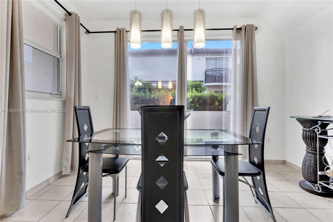 Vendido Recientemente: $440,000 (3 camas, 2 baños, 1320 Pies cuadrados)