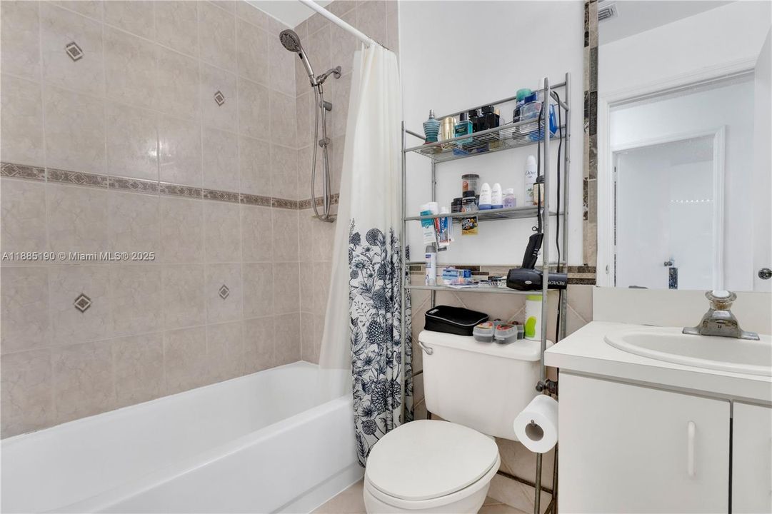 Vendido Recientemente: $440,000 (3 camas, 2 baños, 1320 Pies cuadrados)