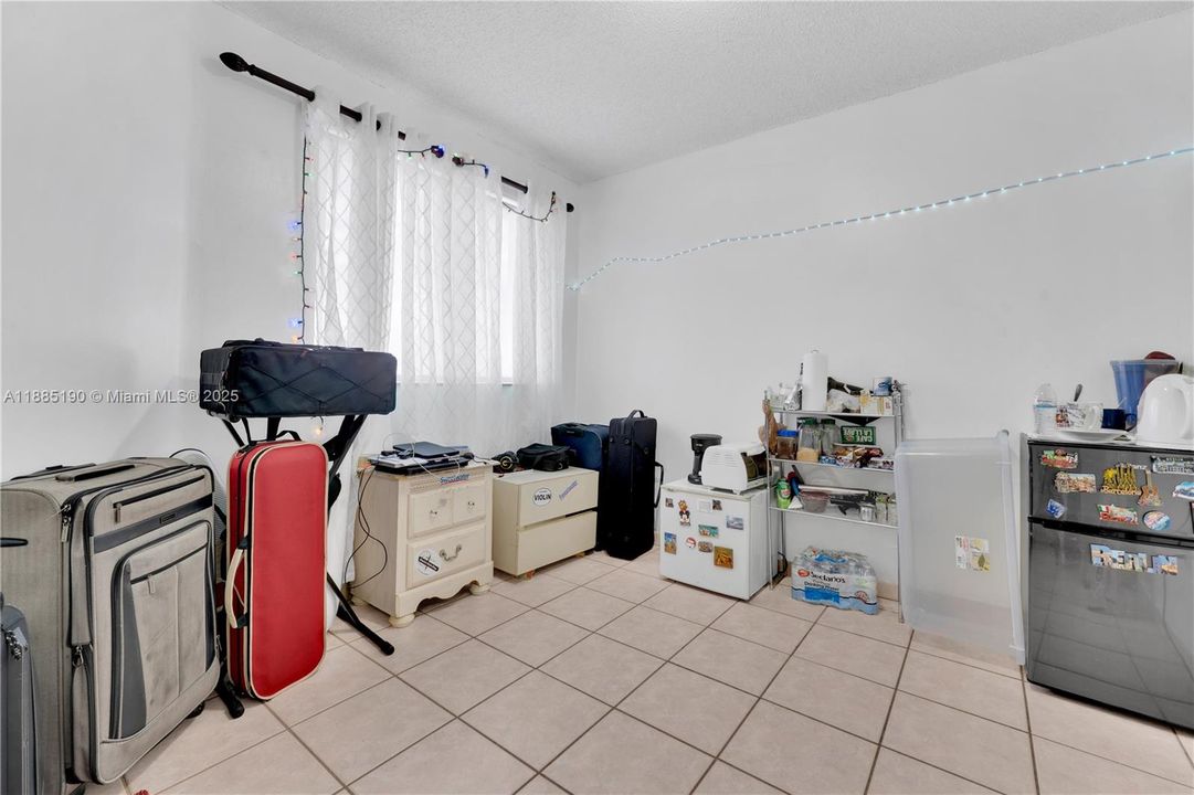 Vendido Recientemente: $440,000 (3 camas, 2 baños, 1320 Pies cuadrados)