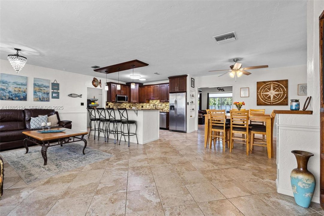 For Sale: $629,999 (4 beds, 2 baths, 1922 Square Feet)