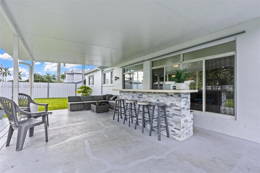 For Sale: $629,999 (4 beds, 2 baths, 1922 Square Feet)