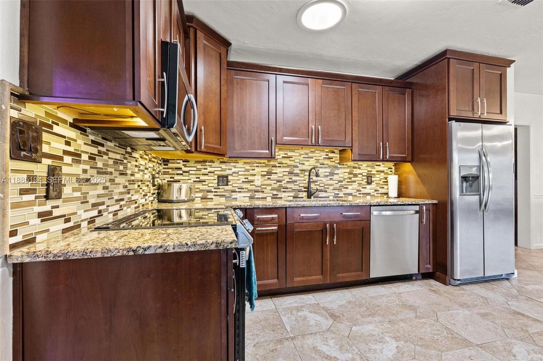 For Sale: $629,999 (4 beds, 2 baths, 1922 Square Feet)