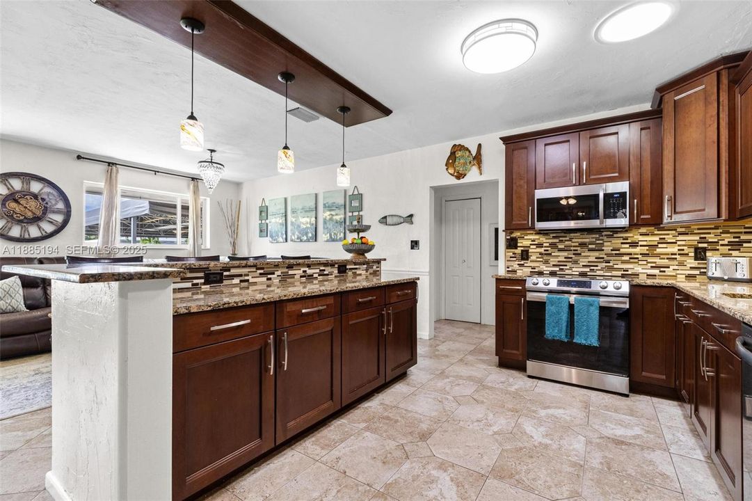 For Sale: $629,999 (4 beds, 2 baths, 1922 Square Feet)