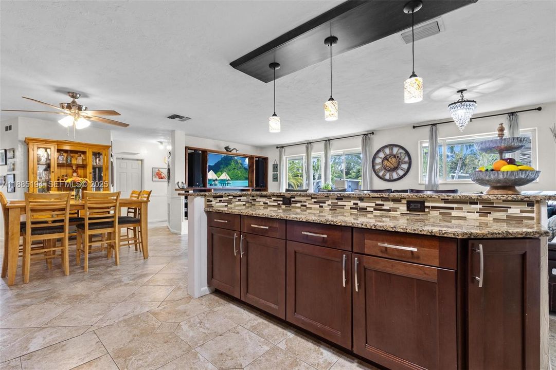 For Sale: $629,999 (4 beds, 2 baths, 1922 Square Feet)