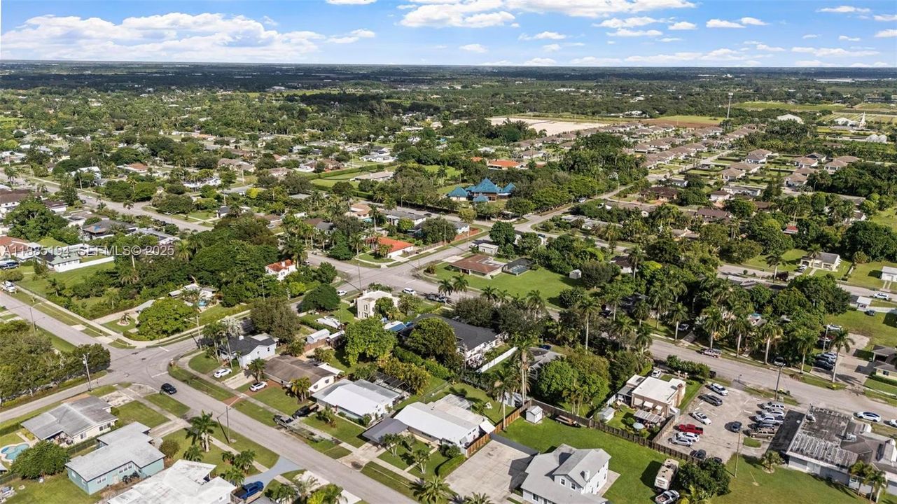 For Sale: $629,999 (4 beds, 2 baths, 1922 Square Feet)