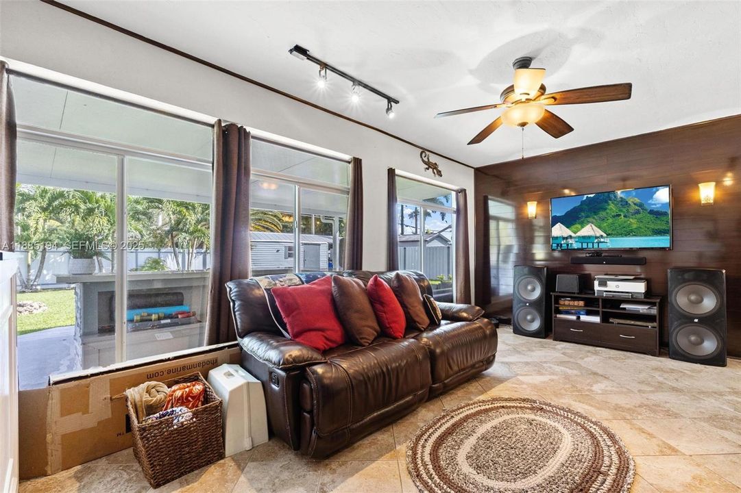 For Sale: $629,999 (4 beds, 2 baths, 1922 Square Feet)