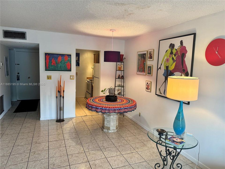 Vendido Recientemente: $104,000 (1 camas, 1 baños, 690 Pies cuadrados)