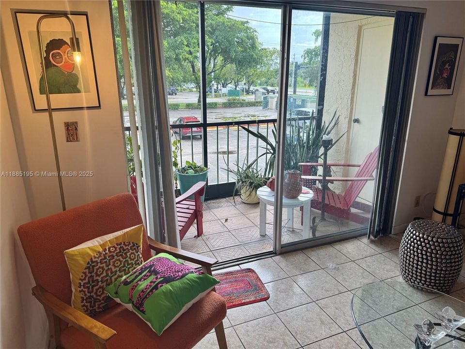 Vendido Recientemente: $104,000 (1 camas, 1 baños, 690 Pies cuadrados)