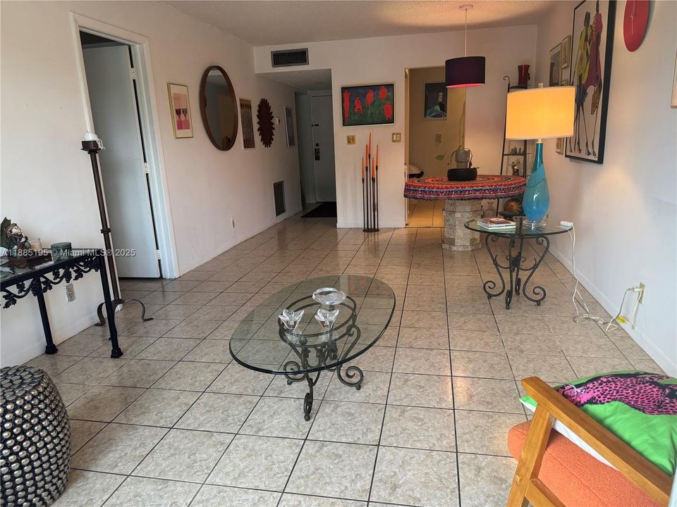 Vendido Recientemente: $104,000 (1 camas, 1 baños, 690 Pies cuadrados)