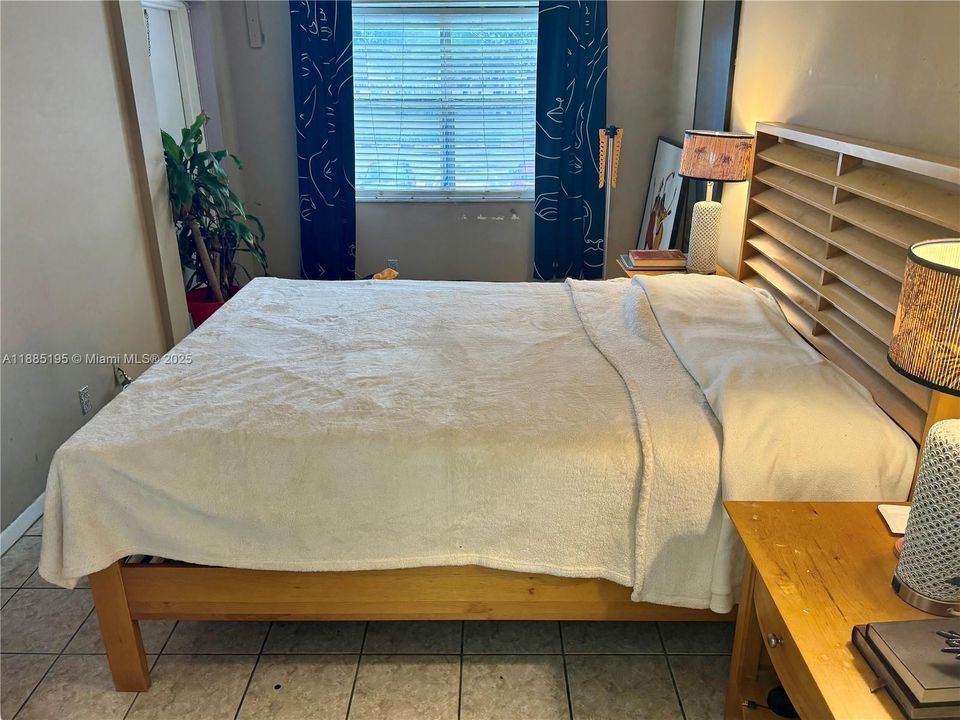 Vendido Recientemente: $104,000 (1 camas, 1 baños, 690 Pies cuadrados)