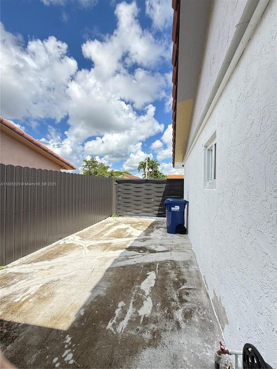 最近售出: $530,000 (3 贝兹, 2 浴室, 1101 平方英尺)