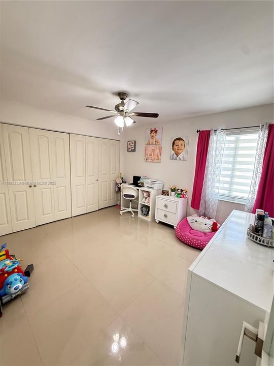 最近售出: $530,000 (3 贝兹, 2 浴室, 1101 平方英尺)